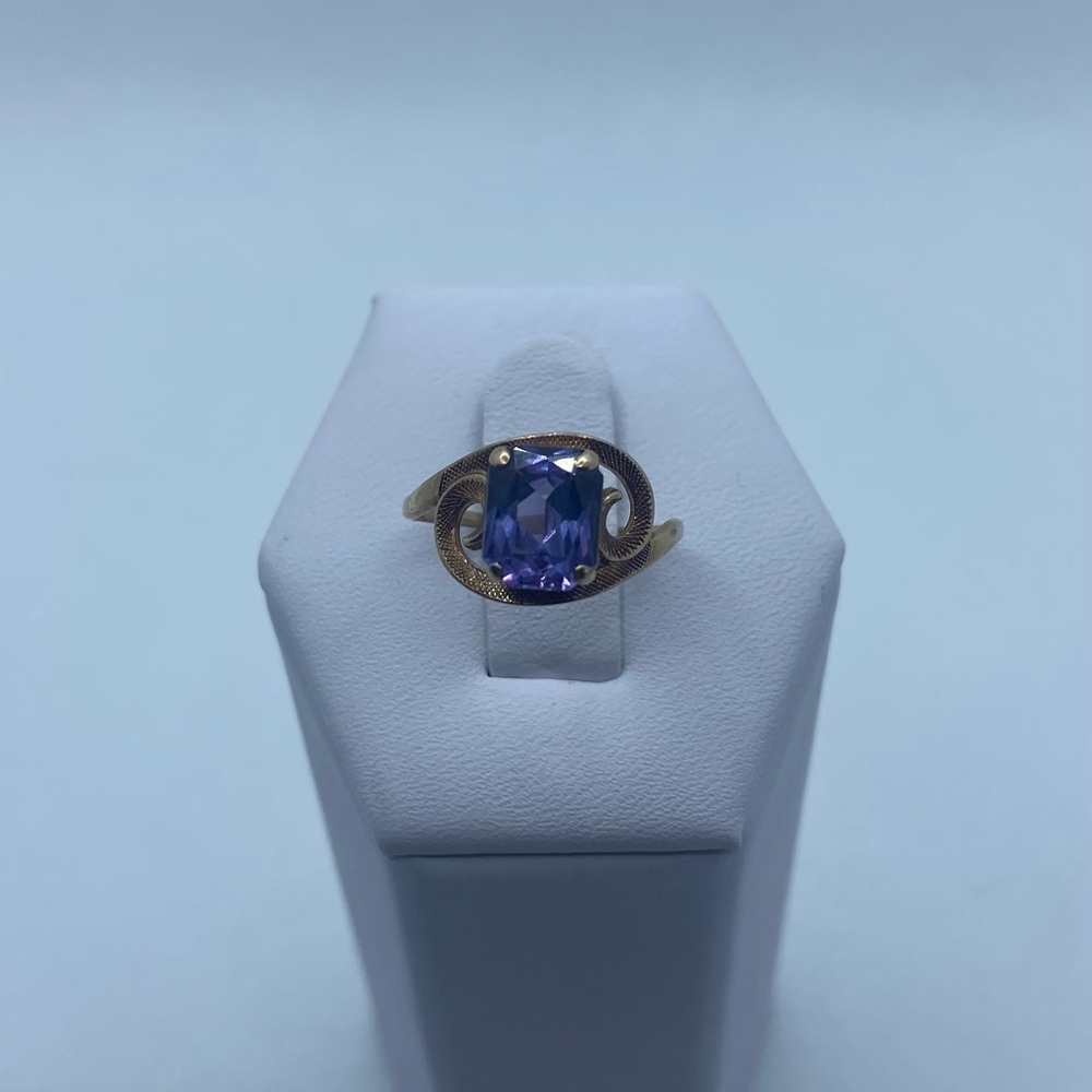 10k amethyst ring - Picture 2 of 12
